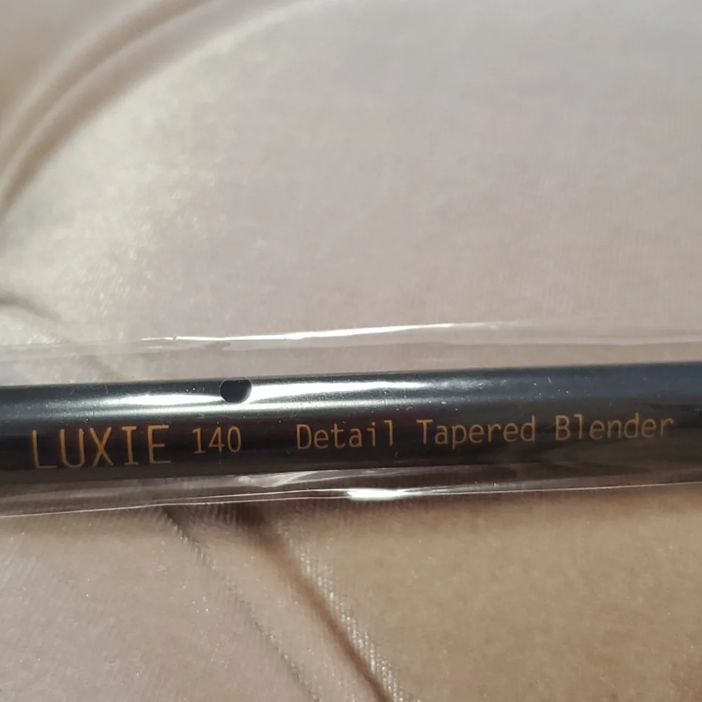 Luxie Tapered Blender Makeup Brush NWT